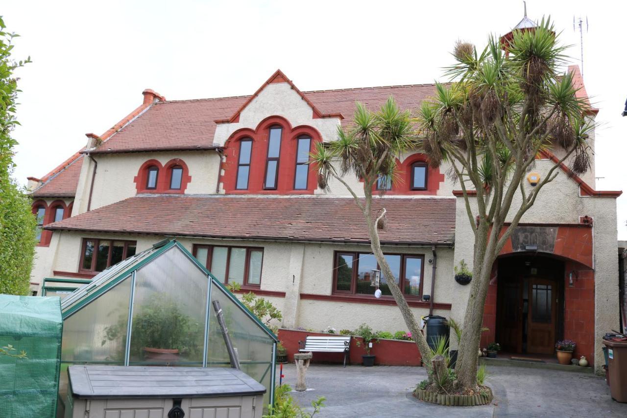 Hotel Victoria House à Barrow-in-Furness Extérieur photo